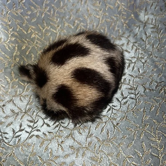 Leopard handmade vintage pom-pom FREE WITH ANY PURCHASE, JUST ADD TO BUNDLE! 🎁 - Picture 2 of 5